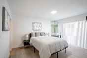 2bed/2bath near beach with pool & parking