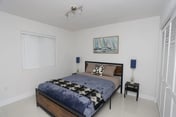 Spacious 2 bed/ 1 bath with parking great location
