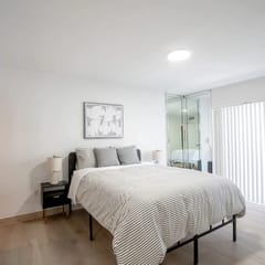 2bed/2bath near beach with pool & parking