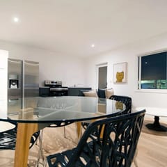Beautiful apart close to beach & shops w/parking