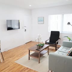 Beautiful Renovated Coral Gabels Apart w/ free Parking