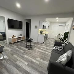 Charming 2 bed/2 bath apt w/patio & parking