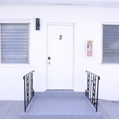 Lovely private studio with patio & parking