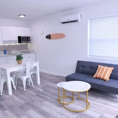 Remodeled 1bed/1bath apt w/parking great location