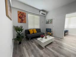 29 Oviedo - APT 3 · Lovely upstairs 2bed/1bath Apt w/parking - Image 2