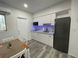 1bed/1bath apt w/ parking & patio great location ! - Image 3