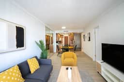 2bed/2bath near beach with pool & parking - Image 5