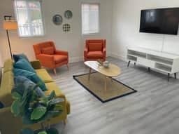 2800 SW 21st · Cozy & Spacious House w/parking - Image 3