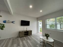 1bed/1bath apt w/ parking & patio great location ! - Image 2