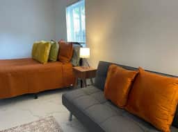 A Cozy & Spacious Studio w/parking great location - Image 4