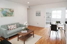 Beautiful Renovated Coral Gabels Apart w/ free Parking - Image 2