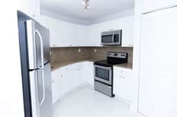 Brand new & modern 2bed/1 bat apt w/ parking - Image 5