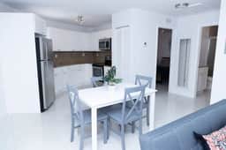 Brand new & modern 2bed/1 bat apt w/ parking - Image 4