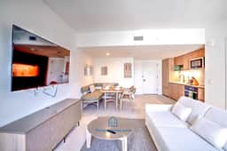 Brand new luxury condo in Downtown - Image 5