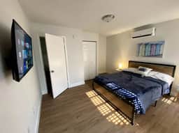 Charming 1/1 apt w/parking on great location - Image 2