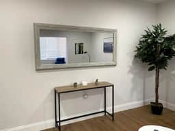 Charming 1/1 apt w/parking on great location - Image 5