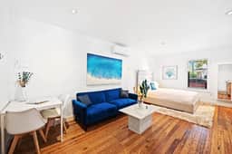 Charming Studio with shared Patio - Image 5