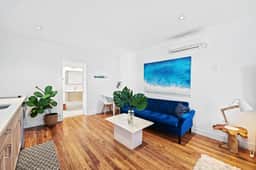 Charming Studio with shared Patio - Image 4