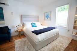 Charming Studio with shared Patio - Image 2