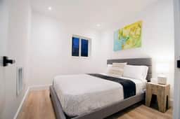 Chic apartment beside canal and near beach 2 - Image 4