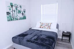 Cozy Studio w/ parking & private patio w/ BBQ - Image 2