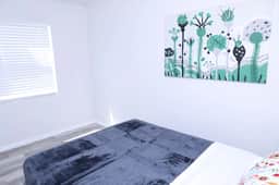 Cozy Studio w/ parking & private patio w/ BBQ - Image 3
