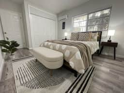 Fully equipped Apt w/ parking great location - Image 3