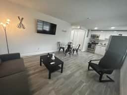 Fully equipped Apt w/ parking near Cocowalk! - Image 2