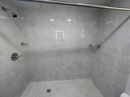 Fully equipped Apt w/ parking near Cocowalk! - Image 5