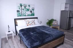Lovely private studio with patio & parking - Image 2