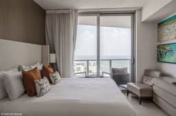 Lyfe 2-bedroom apartment over the beach great view - Image 4