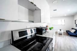 Modern & Spacious 2BR Near Brickell - Image 5
