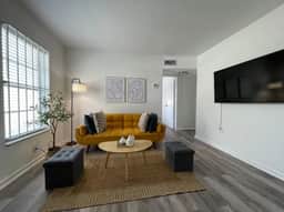 Remodeled 2bed 1 bath apt w/park great location - Image 4