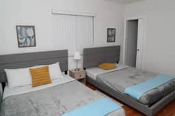 Spacious 1 bed/1bath apt great location w/ free parking - Image 5
