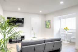 Spacious 1BR – Walk to City Centre + Free Parking - Image 2
