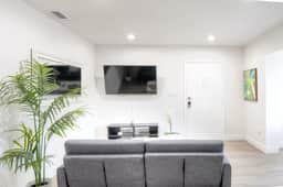 Spacious 1BR – Walk to City Centre + Free Parking - Image 4