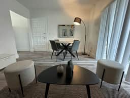 Stylish 2bed 1 bath apt w/ parking great location! - Image 2
