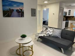 Upstairs 2bed/1 bath apt w/parking little habana - Image 2