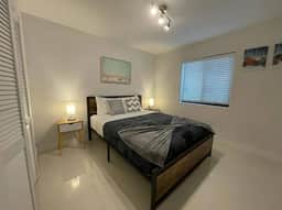 Upstairs 2bed/1 bath apt w/parking little habana - Image 4