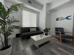 Upstairs 2bed/1bath Apt w/parking Coral Gabels - Image 2