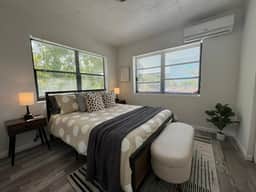 Upstairs 2bed/1bath Apt w/parking near Coco Walk! - Image 2