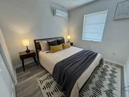 Upstairs 2bed/1bath Apt w/parking near Coco Walk! - Image 3