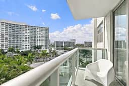 Modern 2-bedroom apartment at the Tides Beach - Image 5