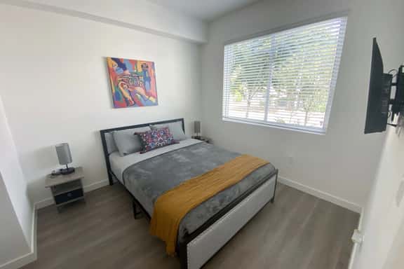 All new and Spacious 2bed/2bath Apt great location - Image 1