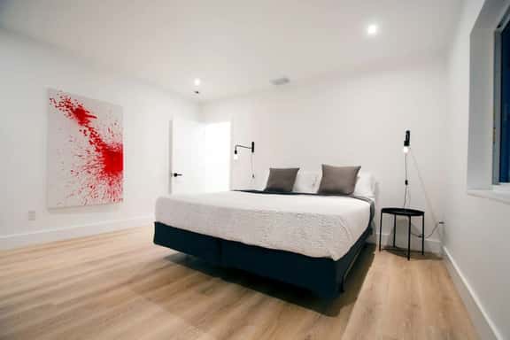 Chic apartment beside canal and near beach 2 - Image 1