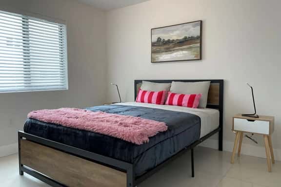 Equipped 2/1apt on great location free parking - Image 1