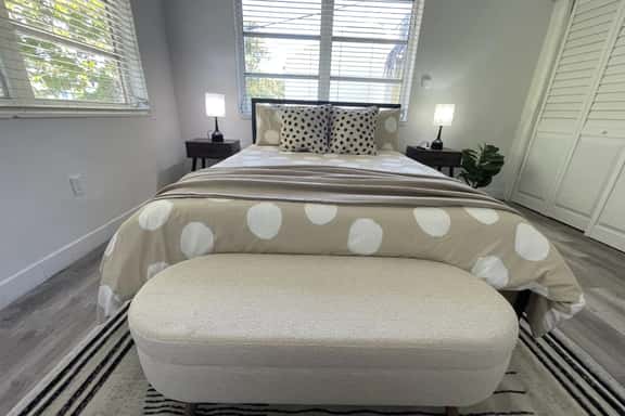 Great Apart near CocoWalk & Brickell w/parking - Image 1