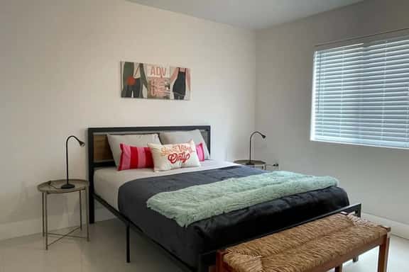 Lovely 2/1 apt on great location with parking - Image 1