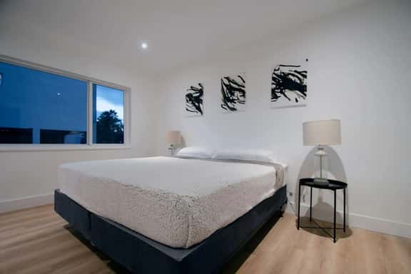 Modern Apart beside canal, near beach w/parking - Image 1