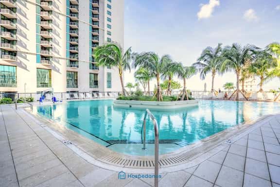 New Luxury Condo in Downtown - Image 1